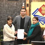 परिस्थितियों के थपेड़ों में भी शिक्षा की ‘स्पार्क’ जलाए रख रहीं होनहार बेटियों का भविष्य संवारने में जुटे डीएम सविन 